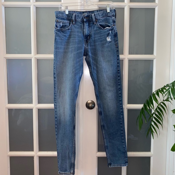 EUC Men’s Size 30 X 34, Old Navy Relaxed Slim Built- In Flex Distressed Jeans - Picture 2 of 14